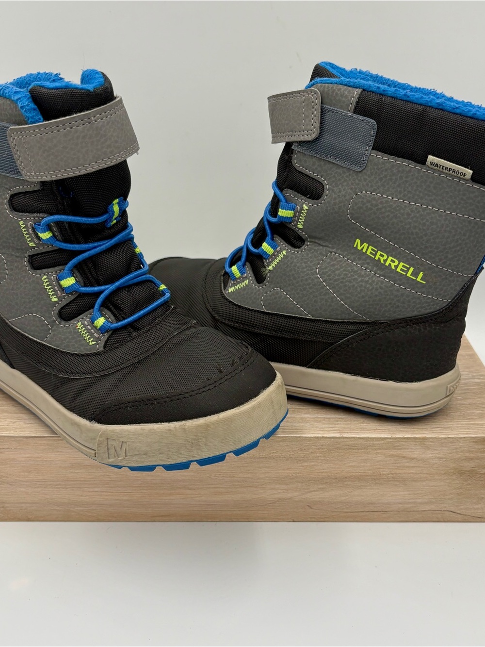 Merrell Kids Gray & Black Snow Boots with Bright Blue Lining